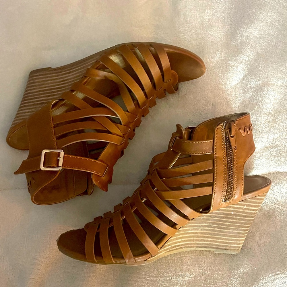 Women’s size 6 wedges